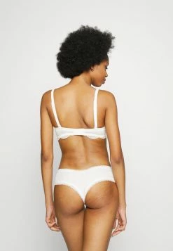 Cheap ❤️ Hunkemöller LONDON V SHAPE BRASILIAN 3 PACK - Thong - Snow White 😀 4 Cheap ❤️ Hunkemöller LONDON V SHAPE BRASILIAN 3 PACK - Thong - Snow White 😀 -Hunkemöller Sales Store 7f9cb2b55fb04c149feadefba211dbaa