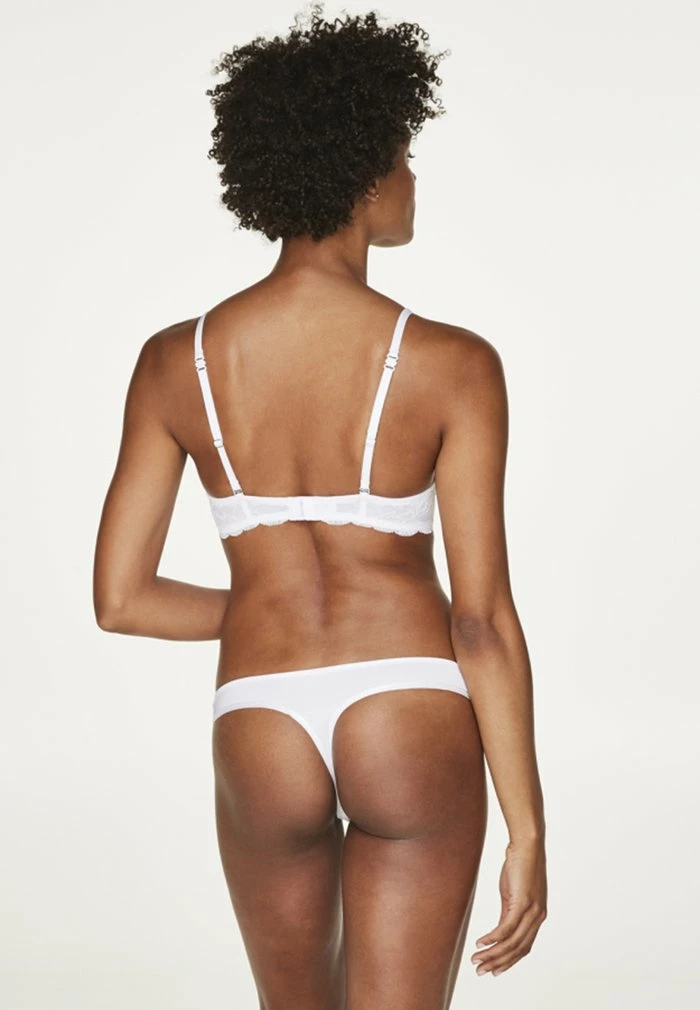 2 PACK - Thong - white Outlet 🥰 Hunkemöller 2 PACK - Thong - White 😉 -Hunkemöller Sales Store d6a0d2667dbe45fca14207c099932094